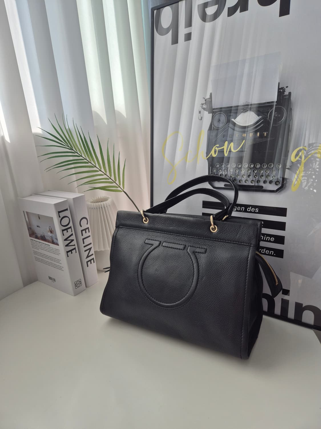 페라가모 레더 사각 토트백 상품이미지1