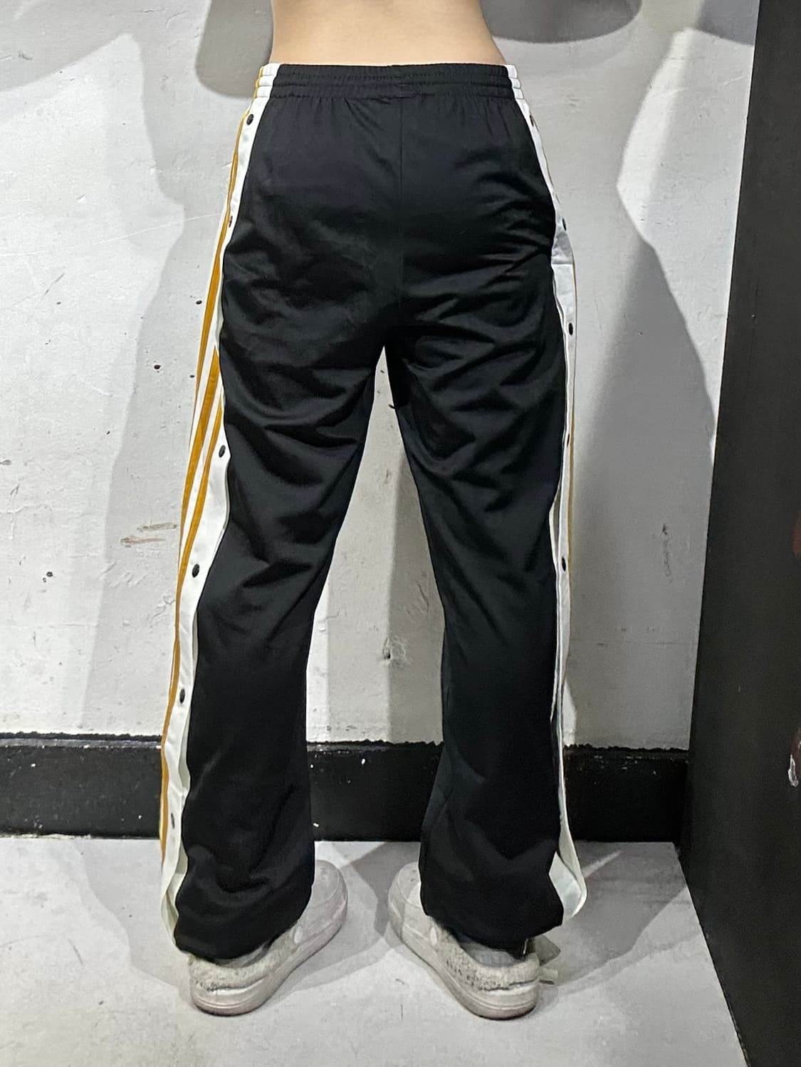아다다스 블랙 사이드 버튼 스냅 단추 와이드 트레이닝 팬츠 추리닝 바지  상품이미지3