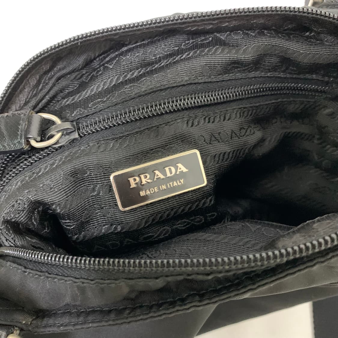 프라다 은장 로고 크로스백 블랙 정품 빈티지 가방 상품이미지9