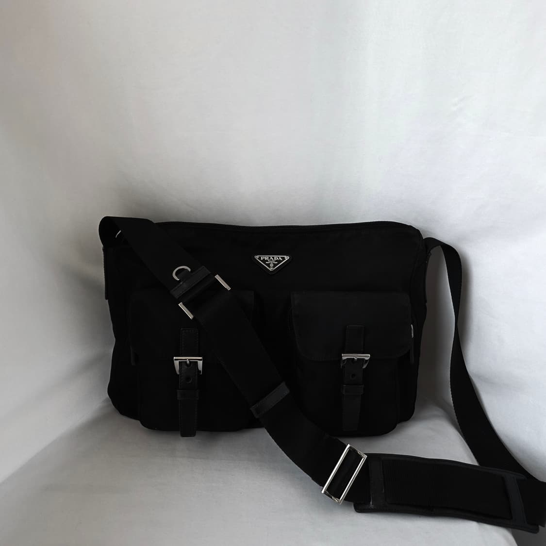 [정품 PRADA] 프라다 투포켓 지퍼 나일론 남성 크로스백 라지 상품이미지1