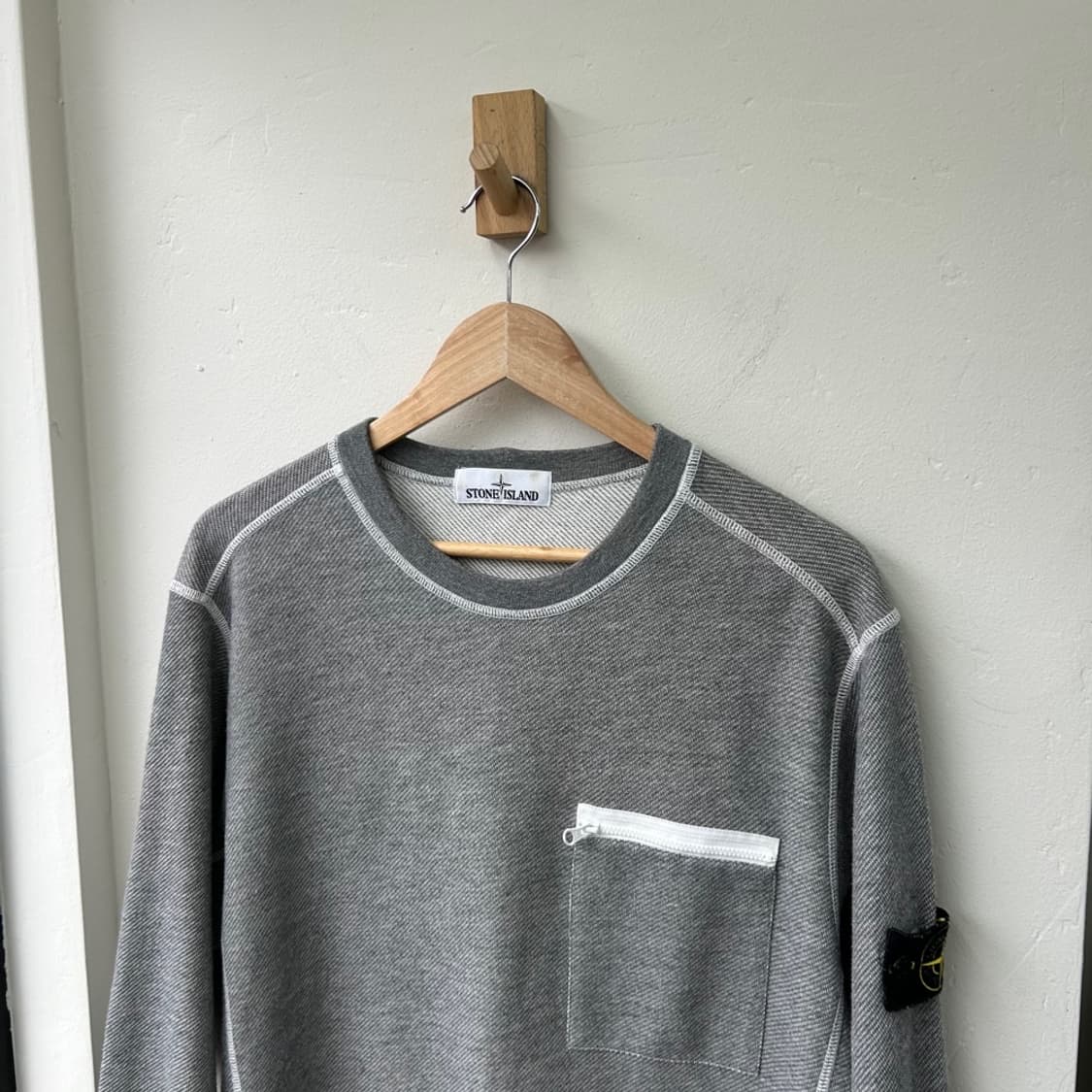 16167 - 스톤아일랜드 와펜 니트 맨투맨 상품이미지1