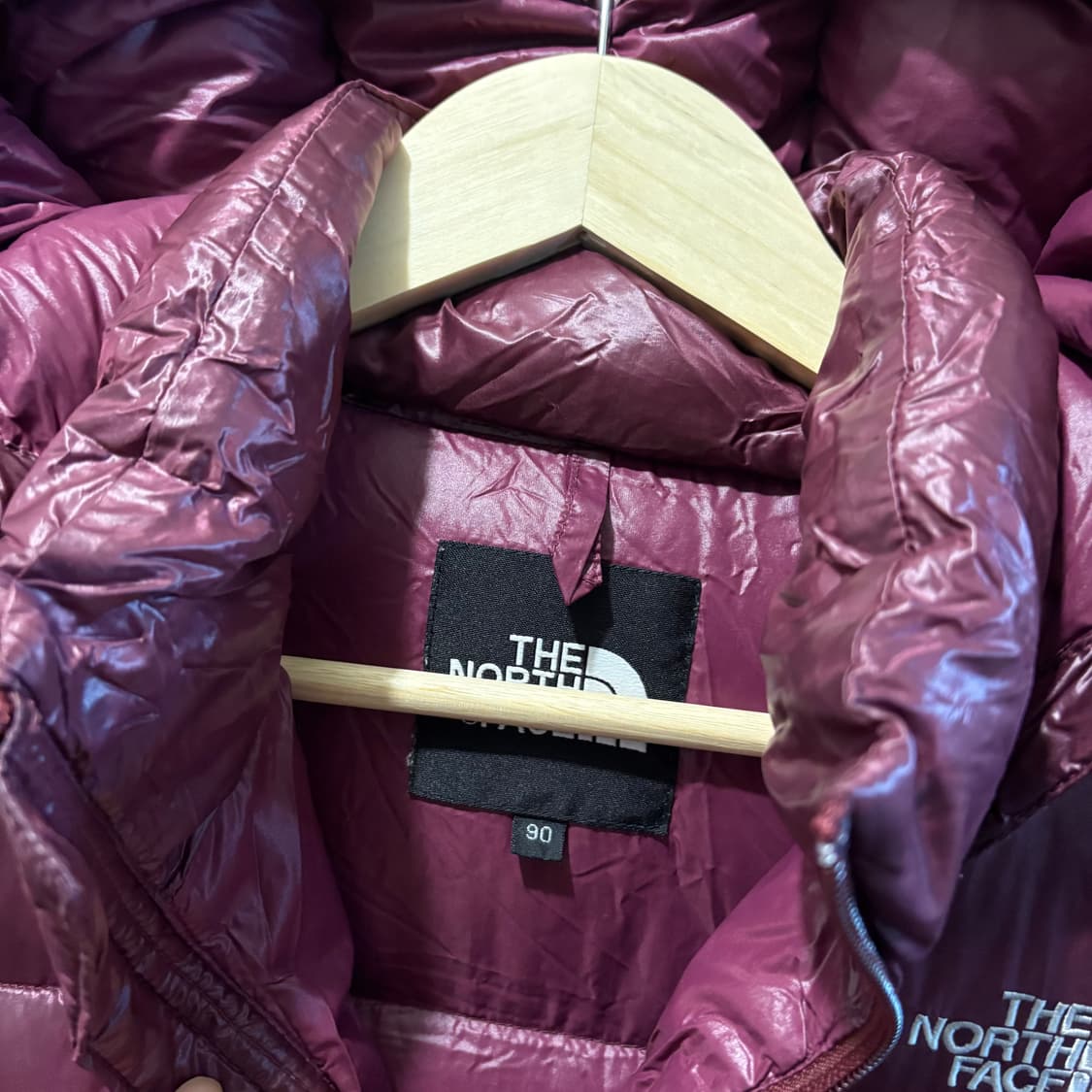 노스페이스700 버건디 구스다운 후드패딩자켓 상품이미지4