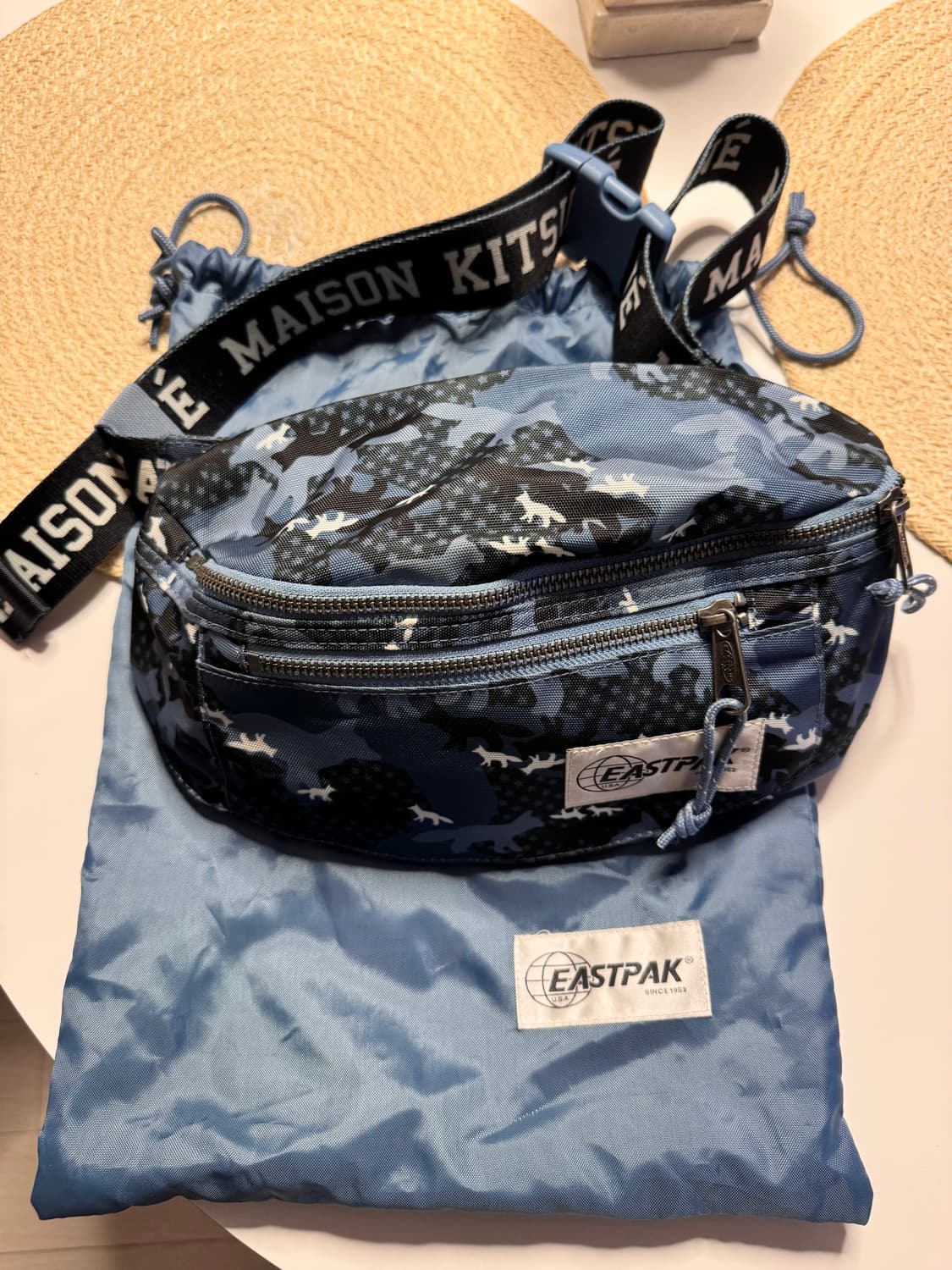 메종키츠네 X 이스트팩 힙색 상품이미지1