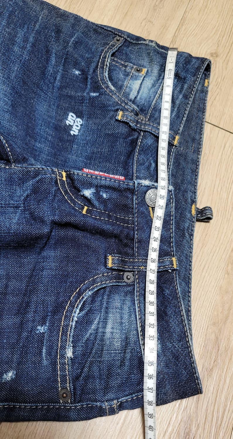 DSQUARED2 여성 D링 체인 슬림핏 데님 청바지. 상품이미지3