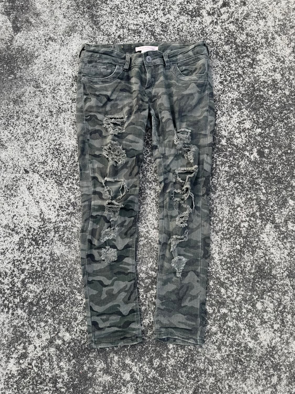 Distressed camo pants 상품이미지3