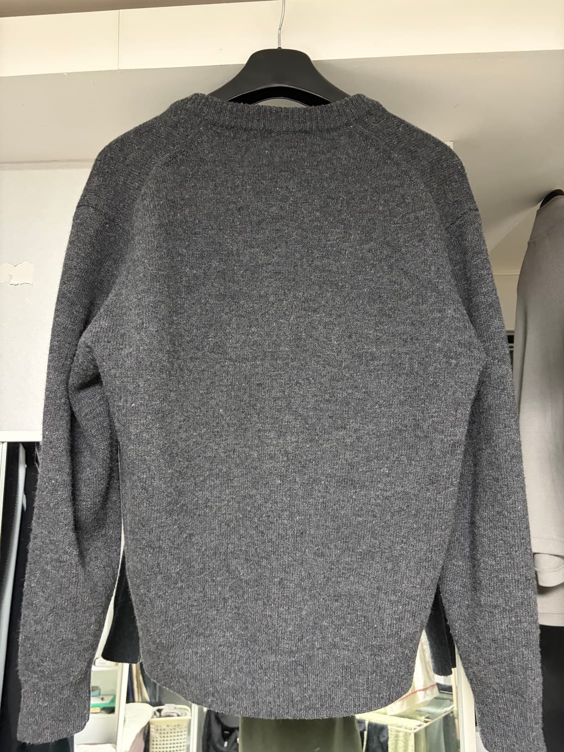 브랜디드 애프터 라운드 크롭 가디건 차콜 상품이미지4