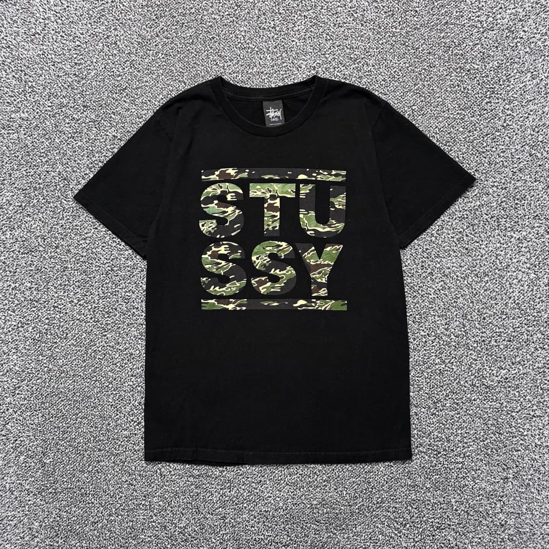 Name : 스투시 카모 빅로고 블랙컬러 반팔티 :)  상품이미지1