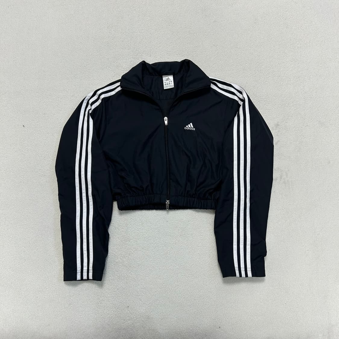 Adidas black cropped custom windbreaker 상품이미지4