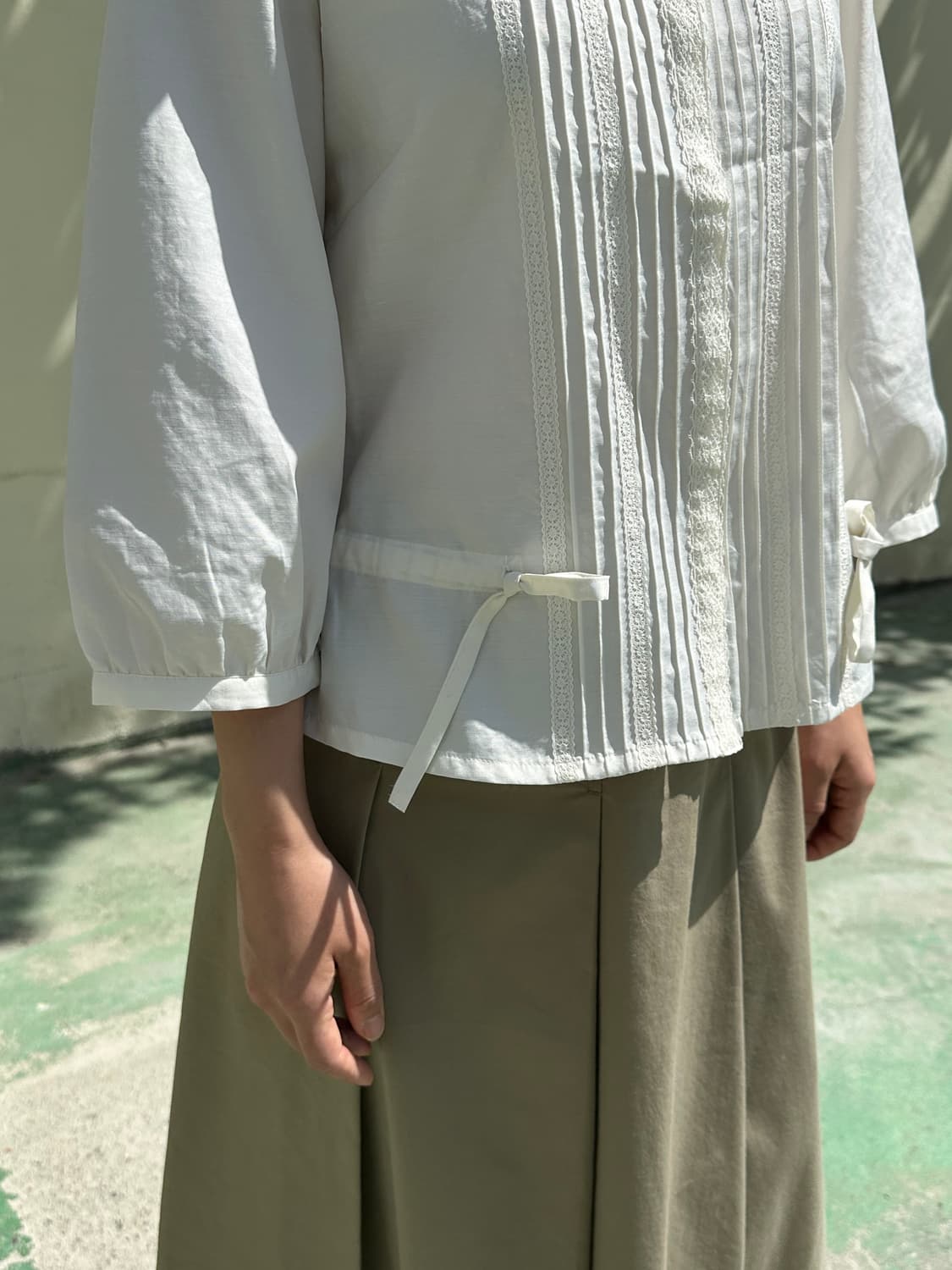 아이보리 레이스 프릴 블라우스 상품이미지3