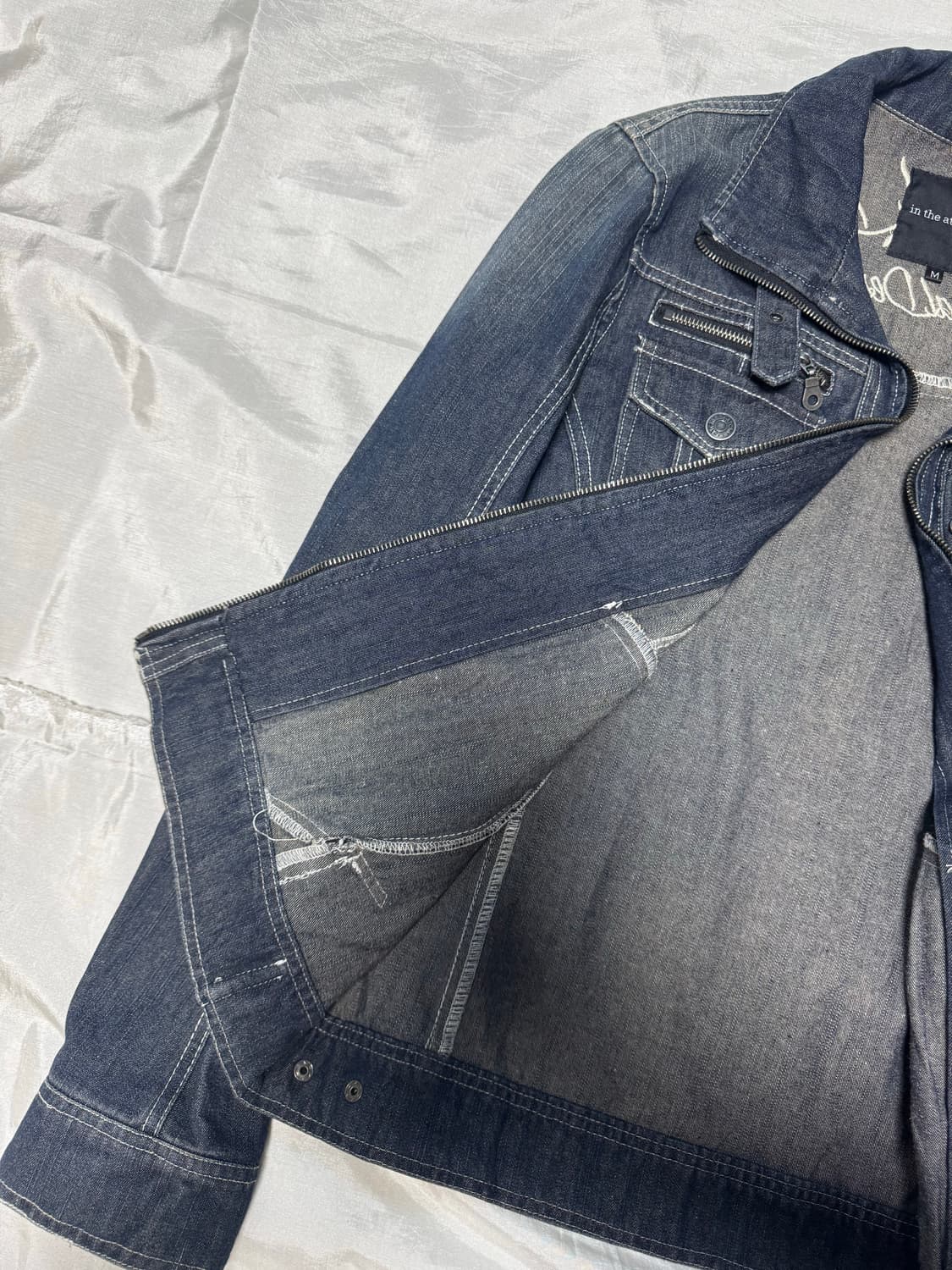 ”In the Attic“ Stitch denim jacket 상품이미지3