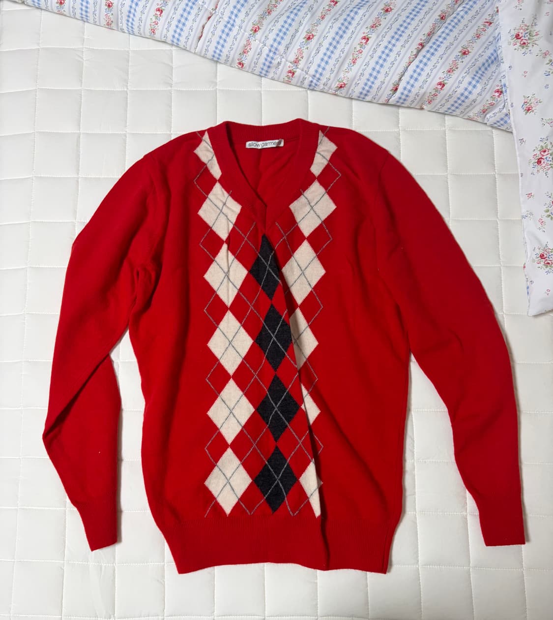 슬로우 가먼츠 레드 아가일 패턴 니트 상품이미지1