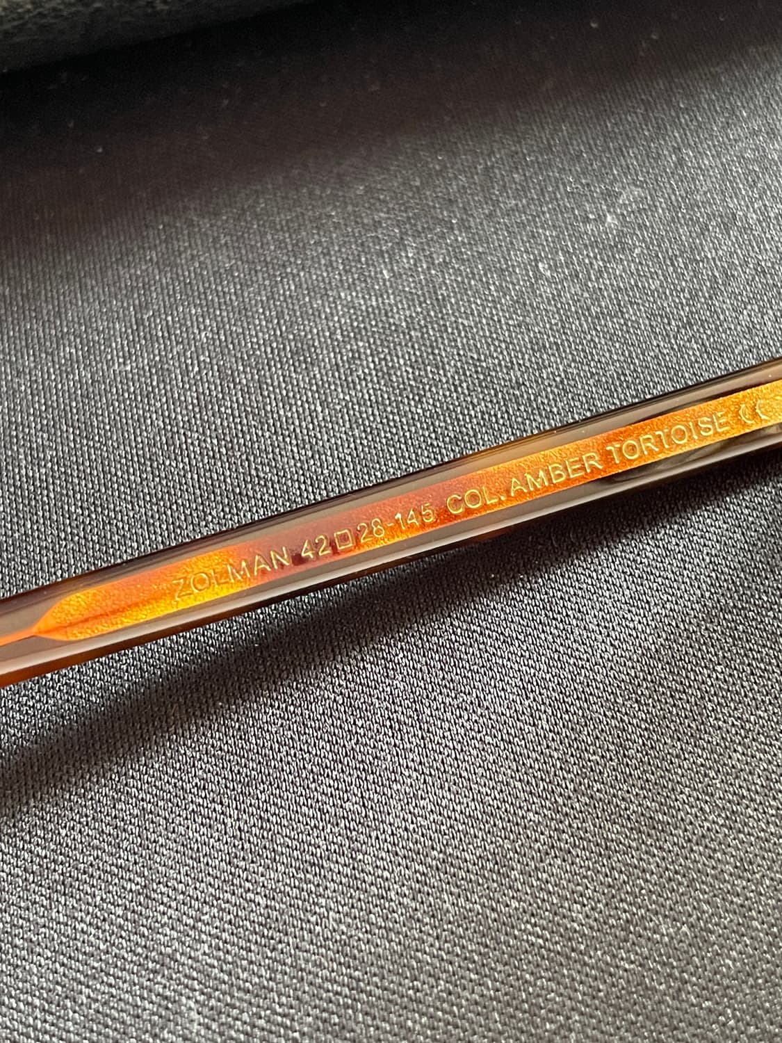 모스콧 졸맨 엠버 톨토이즈 안경테 상품이미지5