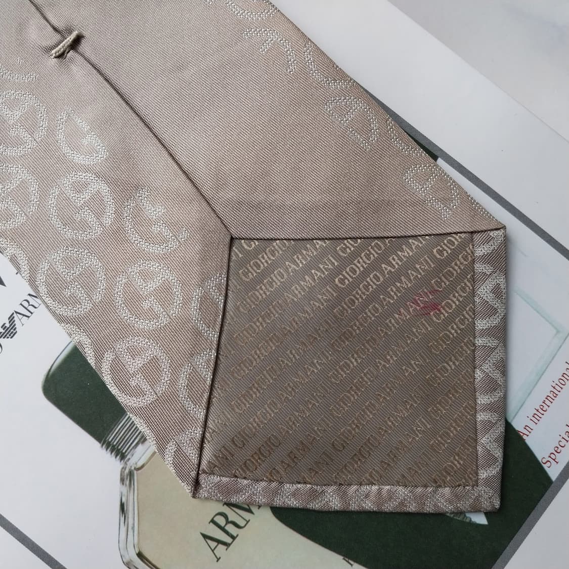 조르지오 아르마니 실크 로고 패턴 넥타이 9.4cm A등급 K2173
 상품이미지5