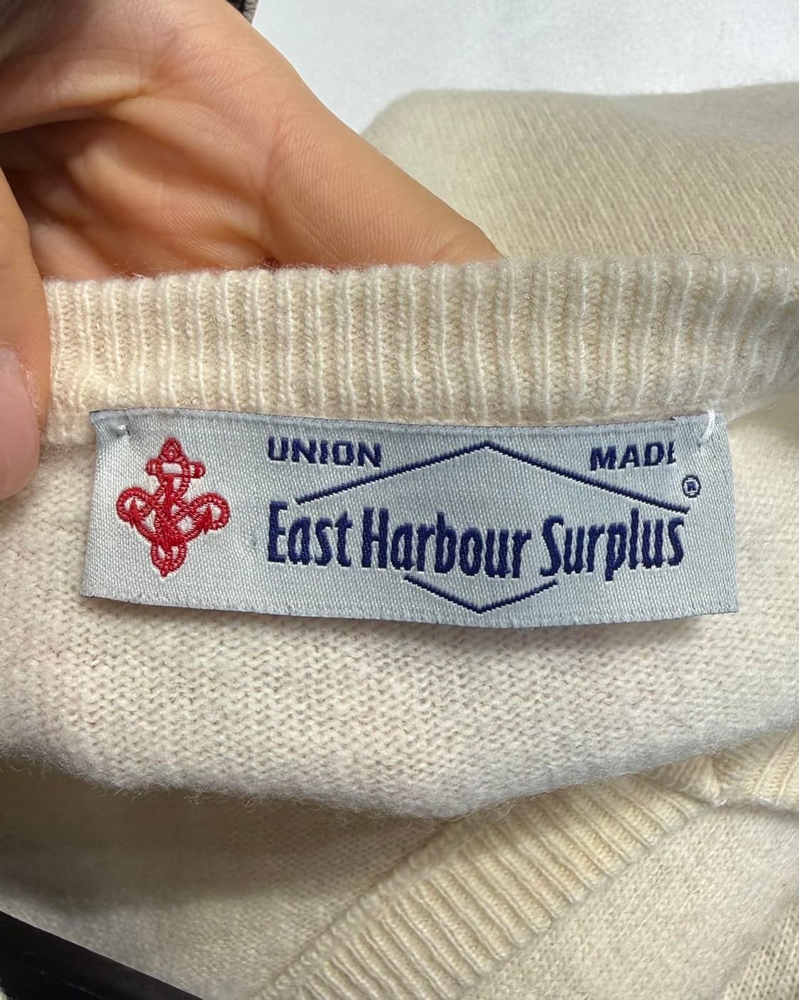 이스트 하버 서플러스 아이보리 브이넥 니트 상품이미지8