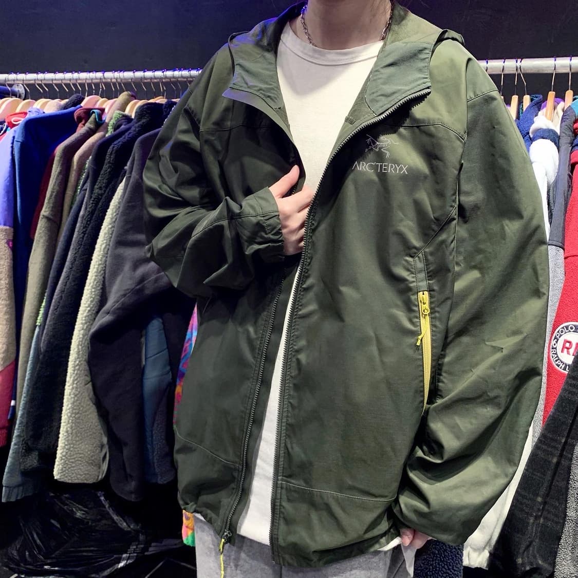 아크테릭스 텐퀼 소프트 쉘 올리브 카키 후드 자켓 상품이미지1