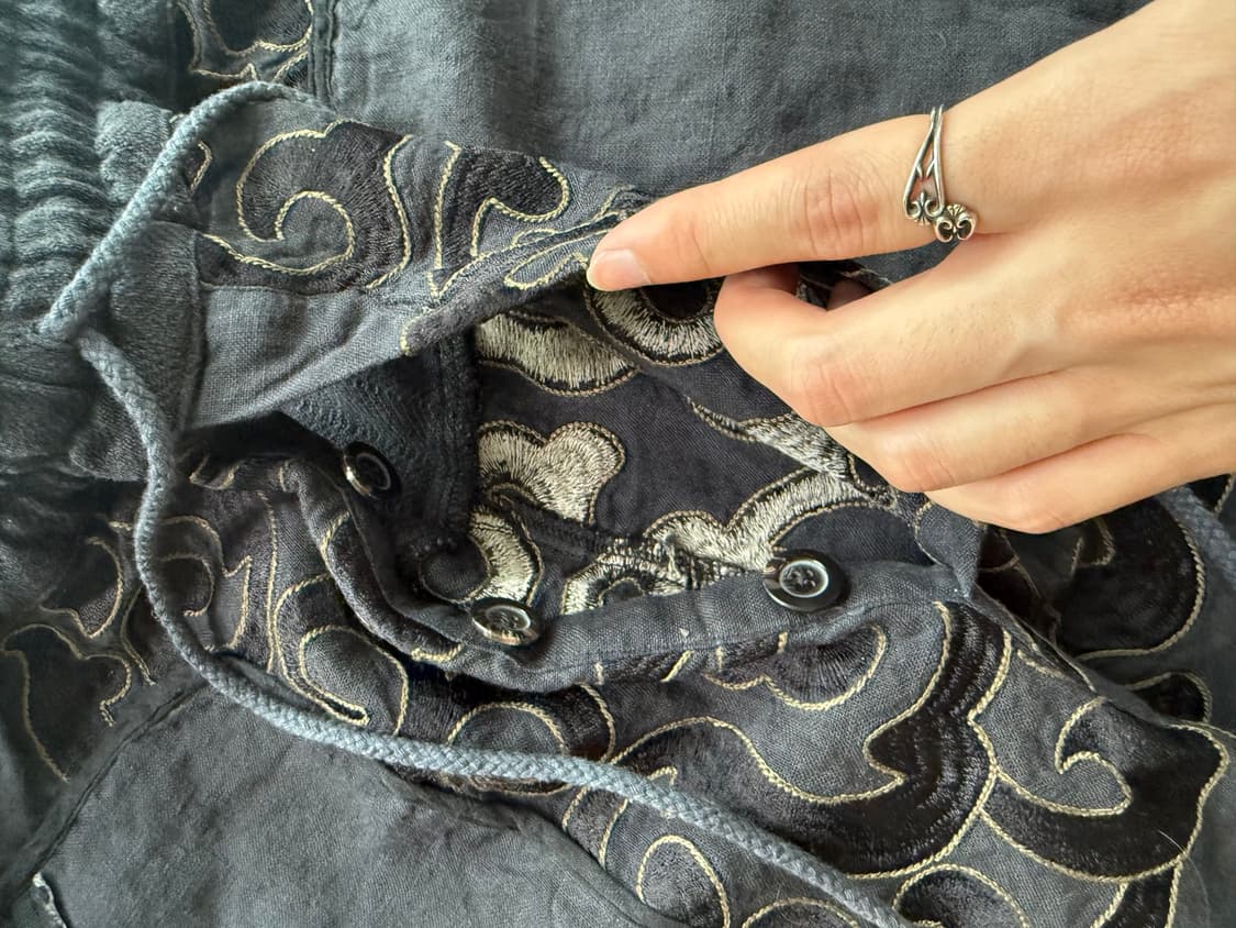 Zambarrett black embroidery linen short 상품이미지5