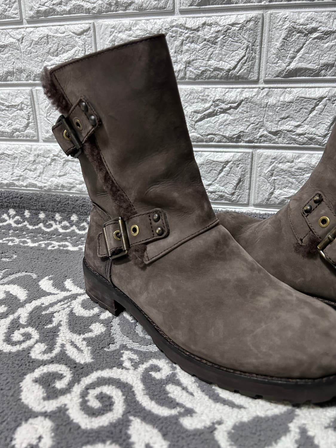 어그 버클 스트랩 스웨이드 부츠 상품이미지3