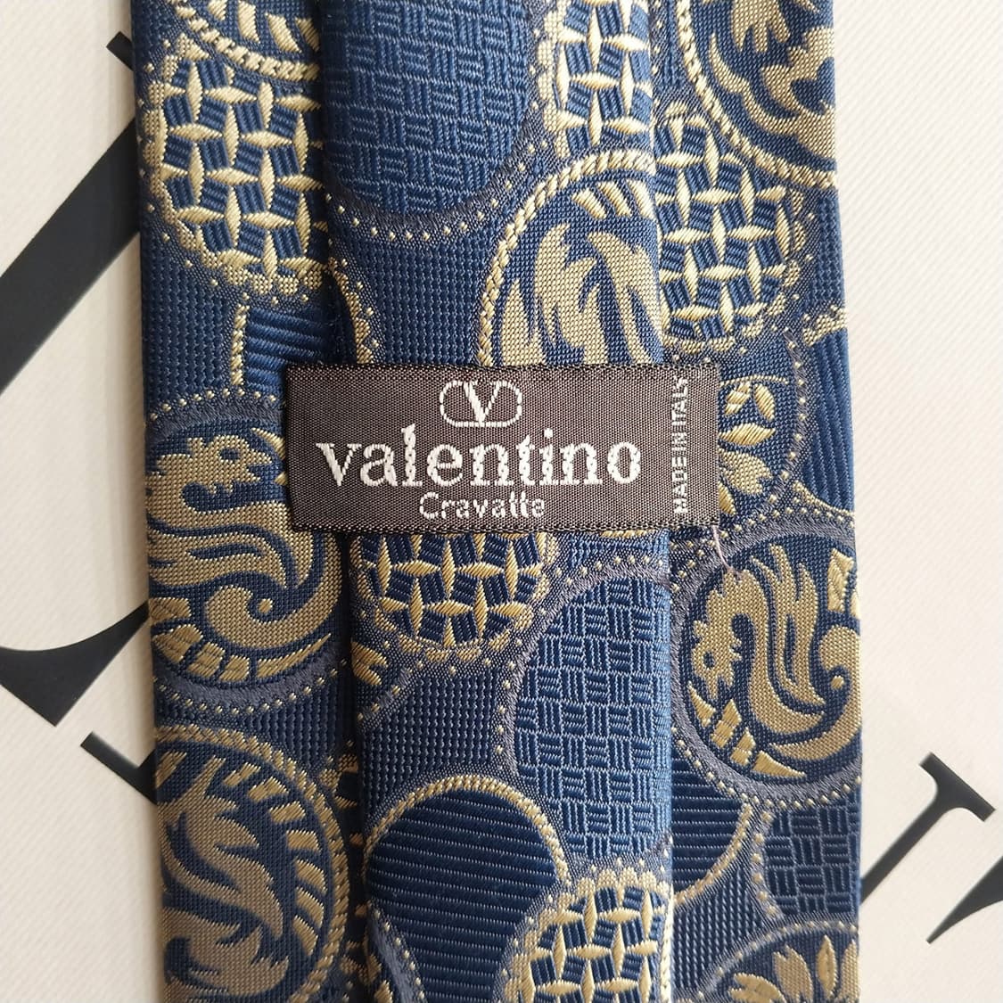 발렌티노 실크 네이비 자카드 넥타이 8.9cm A~B등급 k2449
 상품이미지5