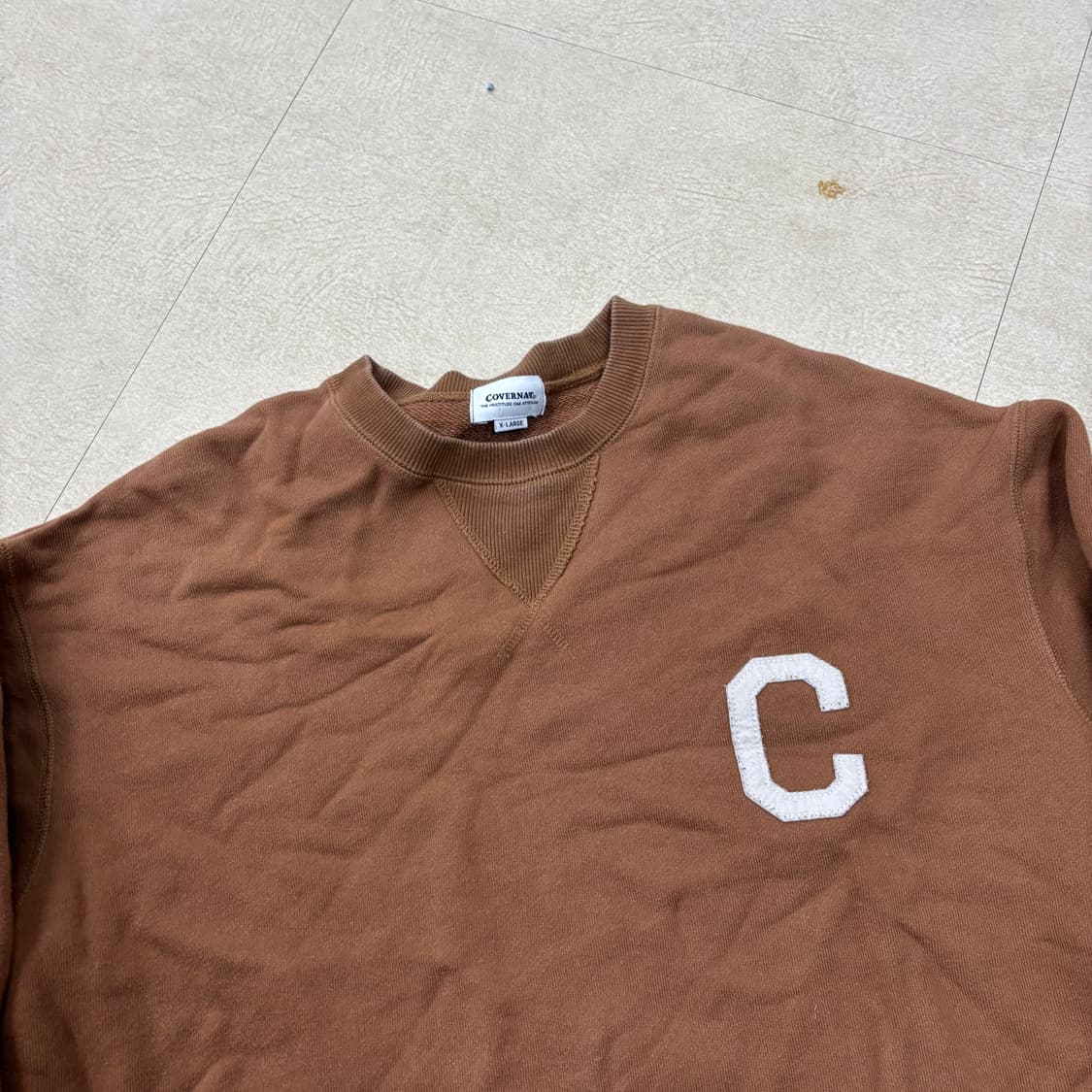 커버낫 스몰로고 브라운 맨투맨 상품이미지2