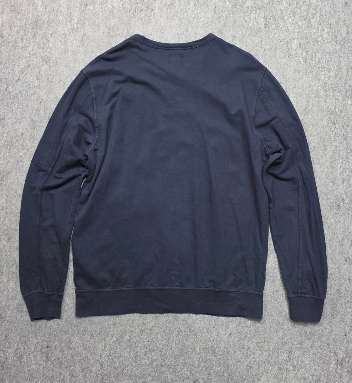 CP 컴퍼니 렌즈 와펜 포켓 크루넥 슬리브 긴팔티 XL 상품이미지2