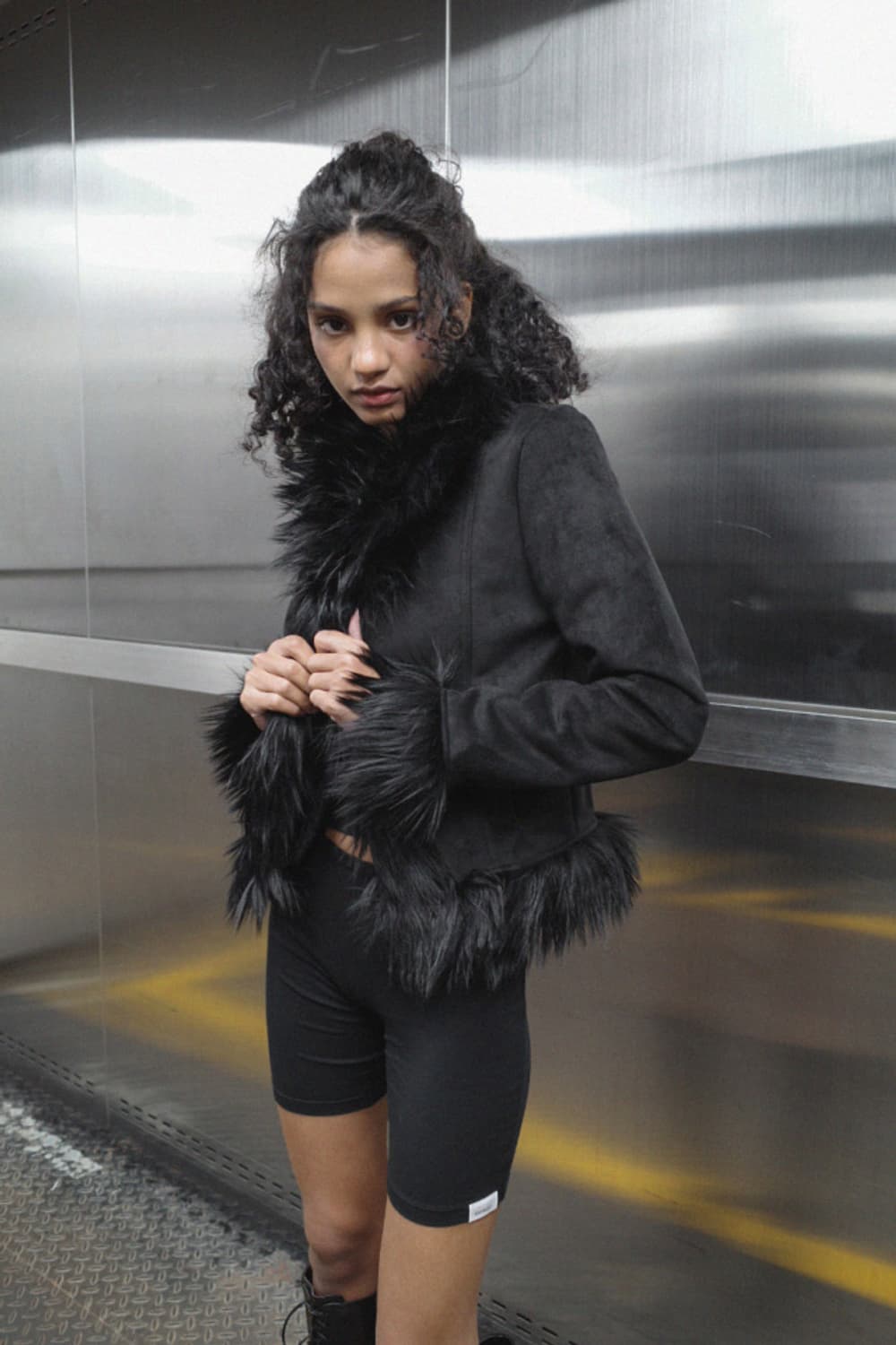 드라이로즈 라인 퍼 자켓 무스탕 퍼자켓 블랙 상품이미지2