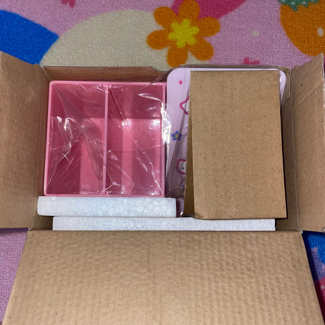 [새상품] 산리오 카오하나 키티 연필꽂이 보관함 휴대폰 거치대 상품이미지4