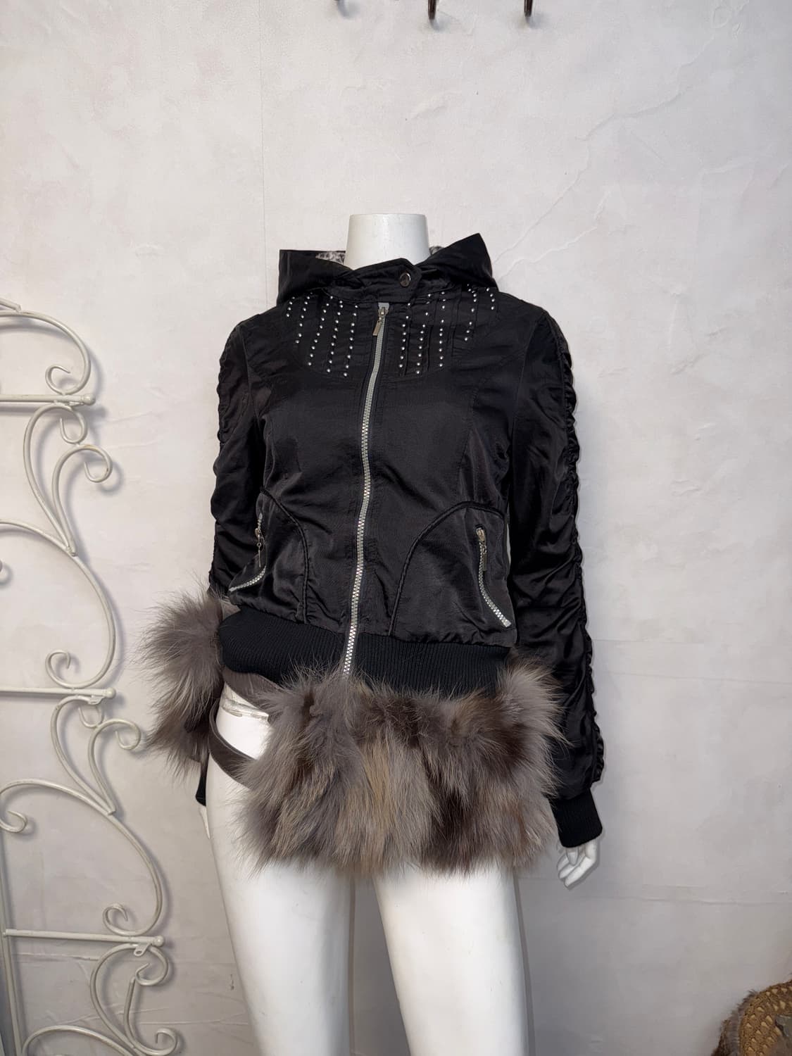 Black shirring embroidered stud 후드집업 상품이미지4