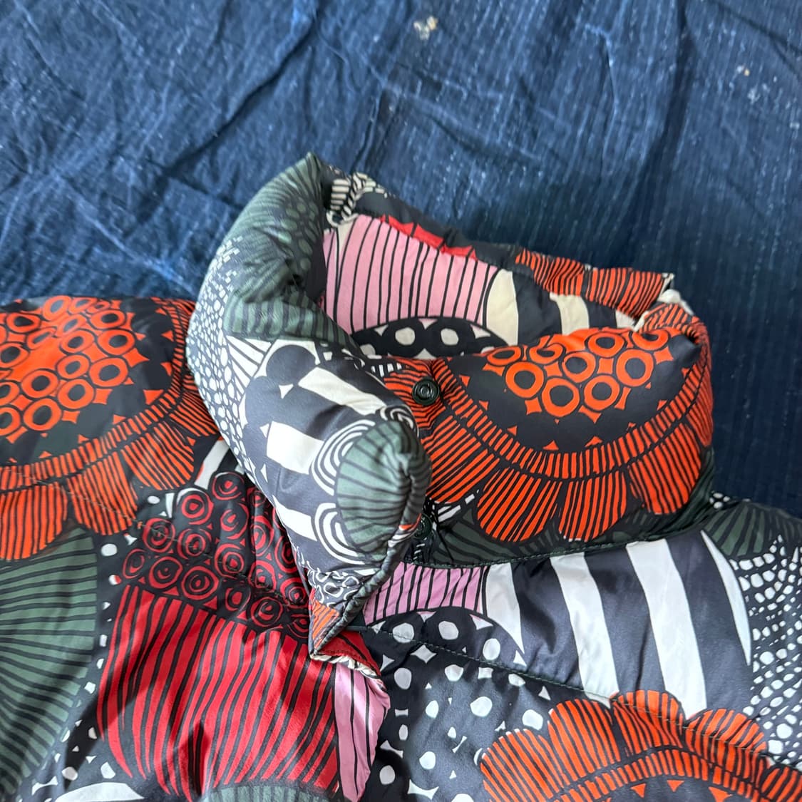 유니클로 x 마리메코 우먼 울트라 라이트 다운 코쿤 자켓 플라워 XL 상품이미지2