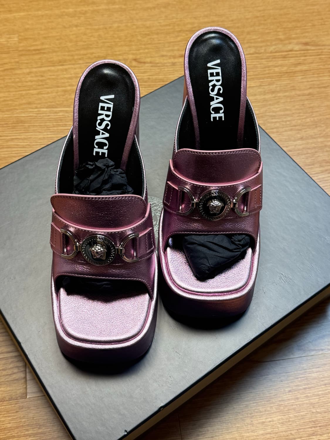 베르사체 메두사 95 metallic 핑크 플랫폼 뮬 상품이미지3