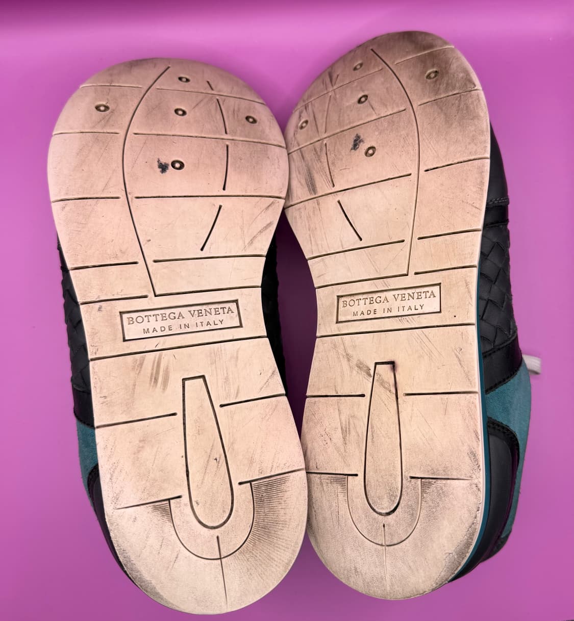 [보테가 베네타] 인트레치아토 스웨이드 레더 스니커즈 (Size 41) 상품이미지6