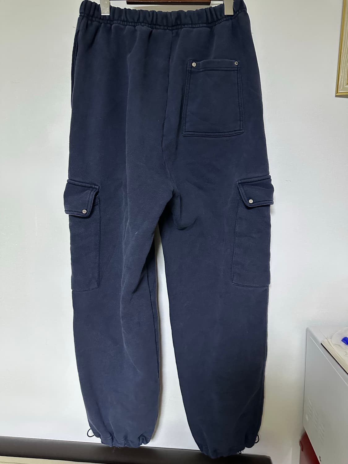 SUARE 네이비 색상의 카고 조거 팬츠 상품이미지3
