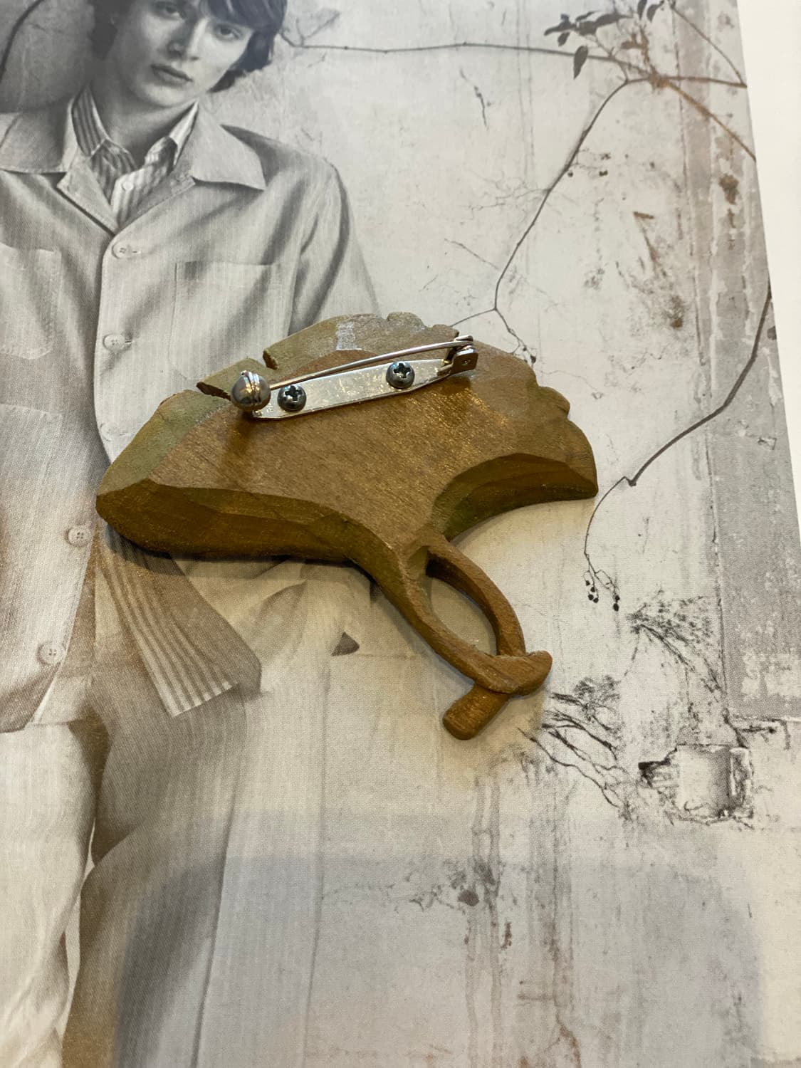 빈티지 우드 은행잎 브로치 상품이미지4