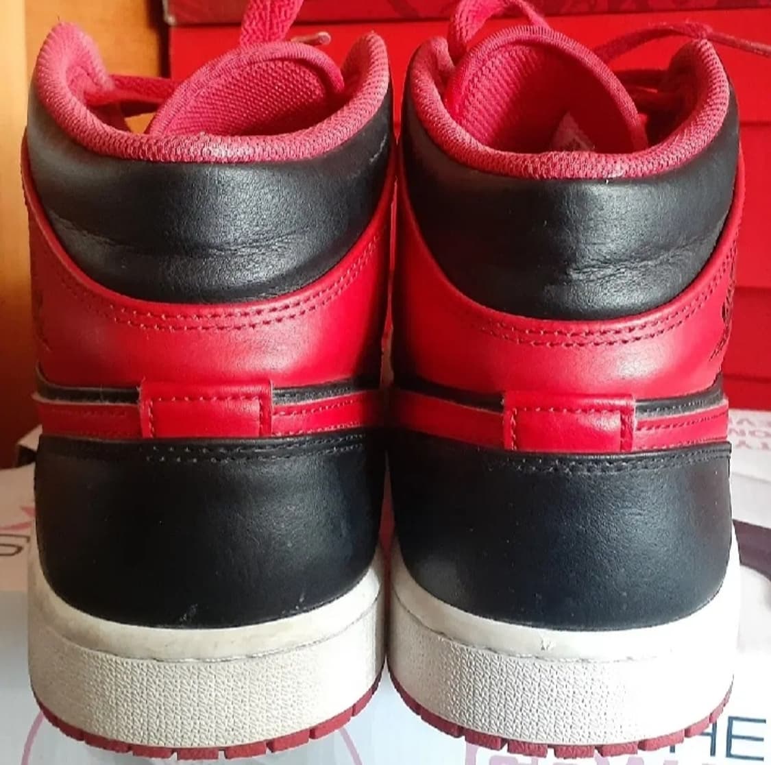 나이키 에어 조던 1 미드 블랙 파이어레드 275 상품이미지5