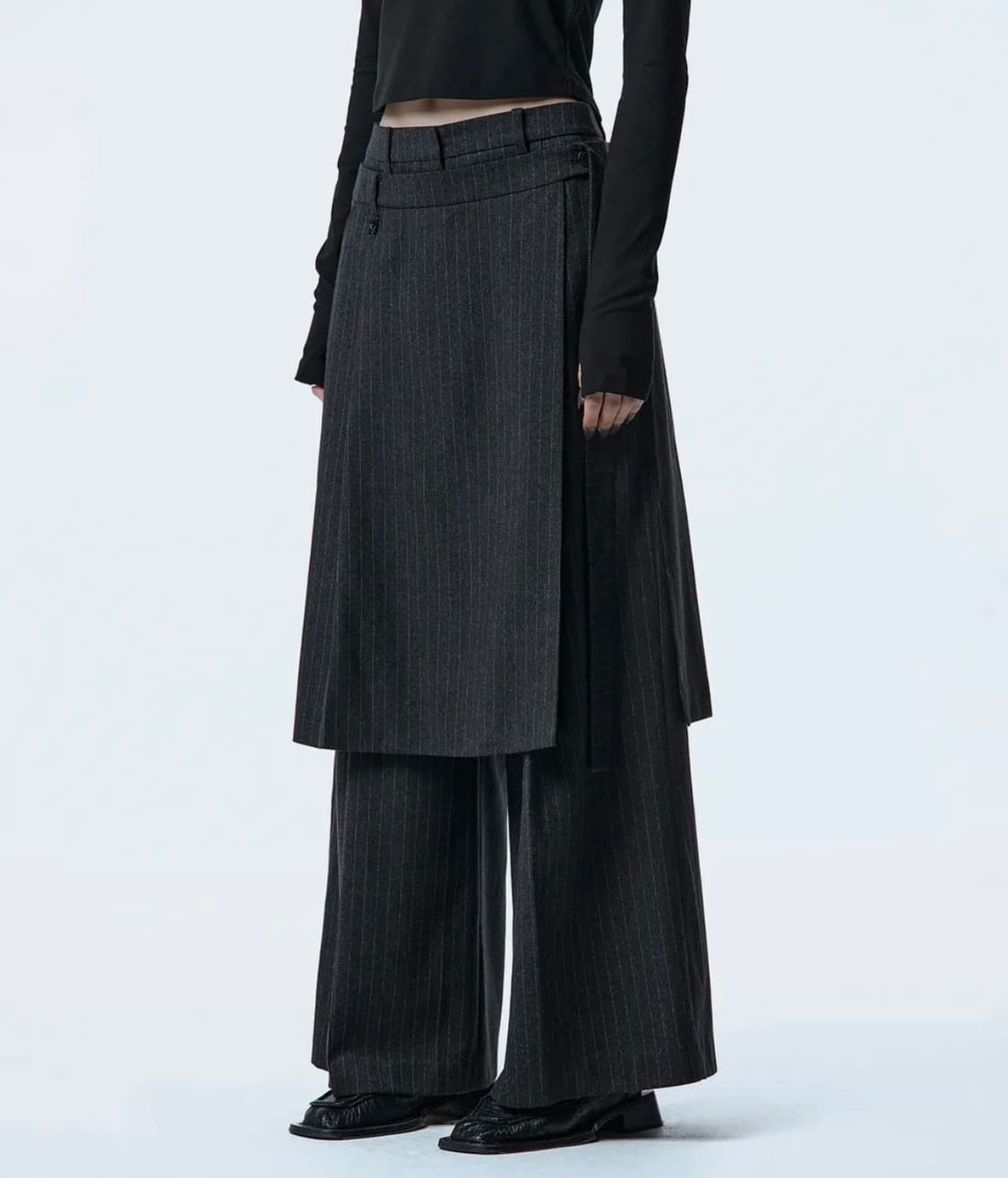 트리밍버드 오버랩 셋업 스커트 와이드 팬츠 차콜 스트라이프 상품이미지1