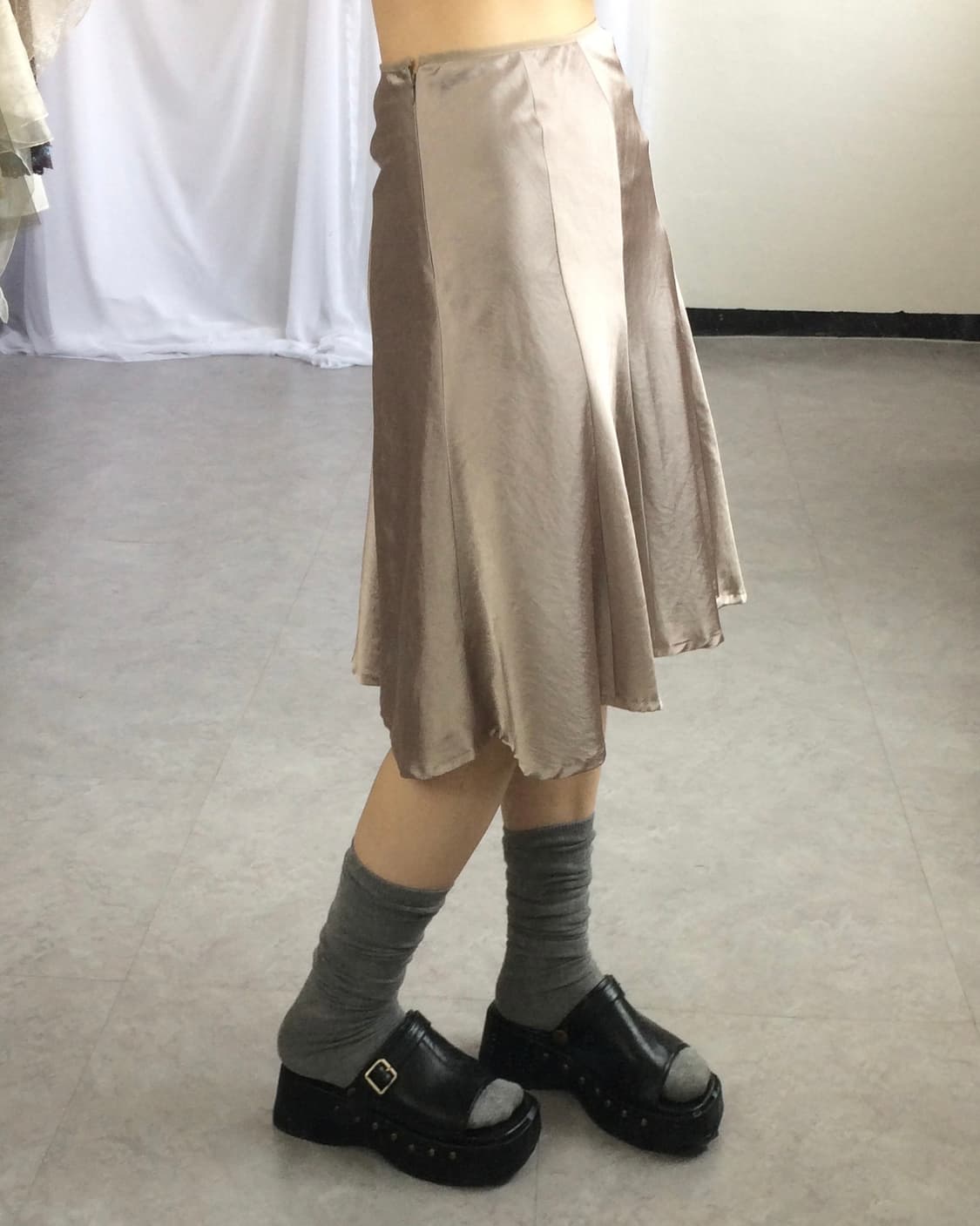Glossy midi skirt 상품이미지6