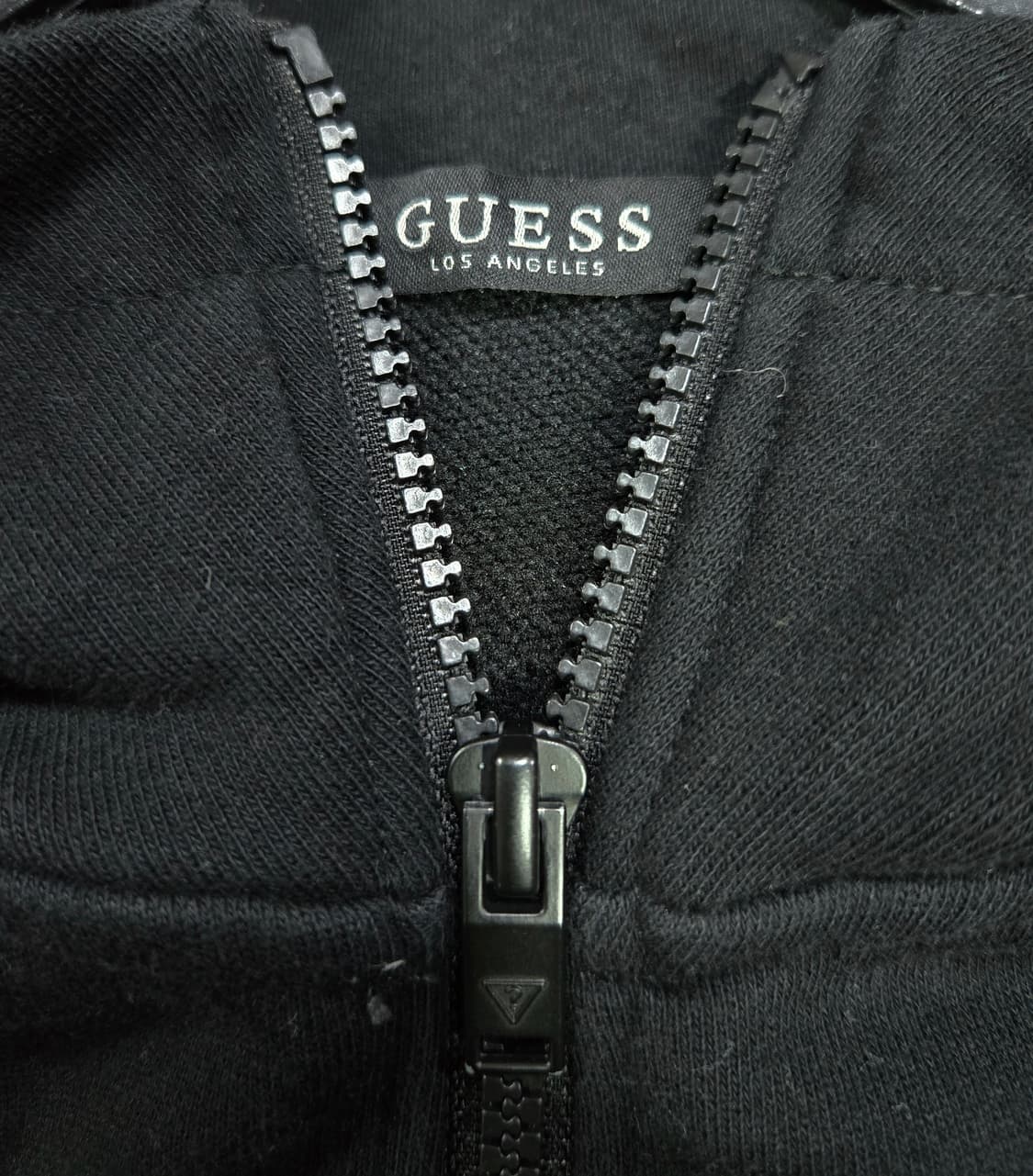 게스 시그니처 역삼각 메탈로고 스웻 후드집업 100 상품이미지8