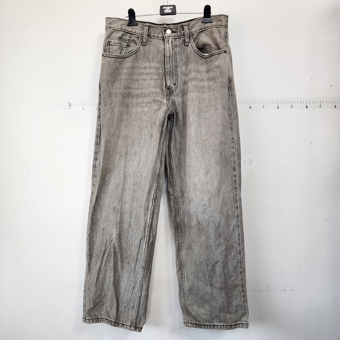 리바이스 그레이 워싱 데님 팬츠 상품이미지1