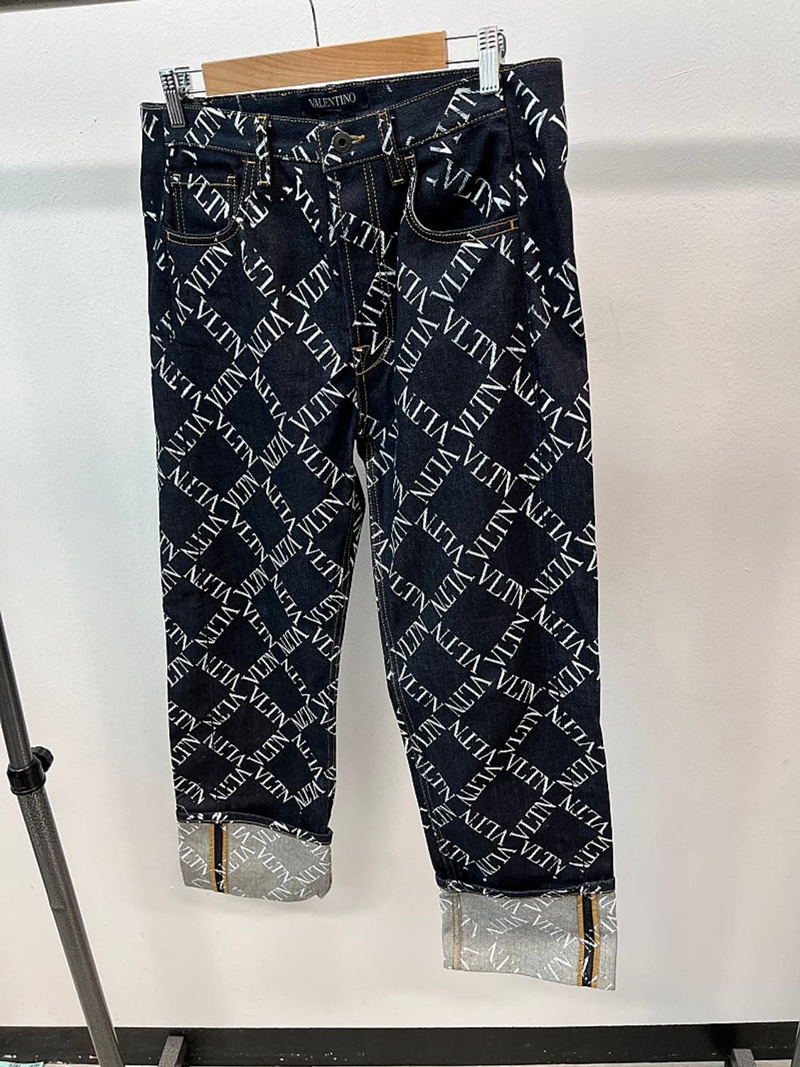 32) 발렌티노 레터링 청바지  상품이미지3