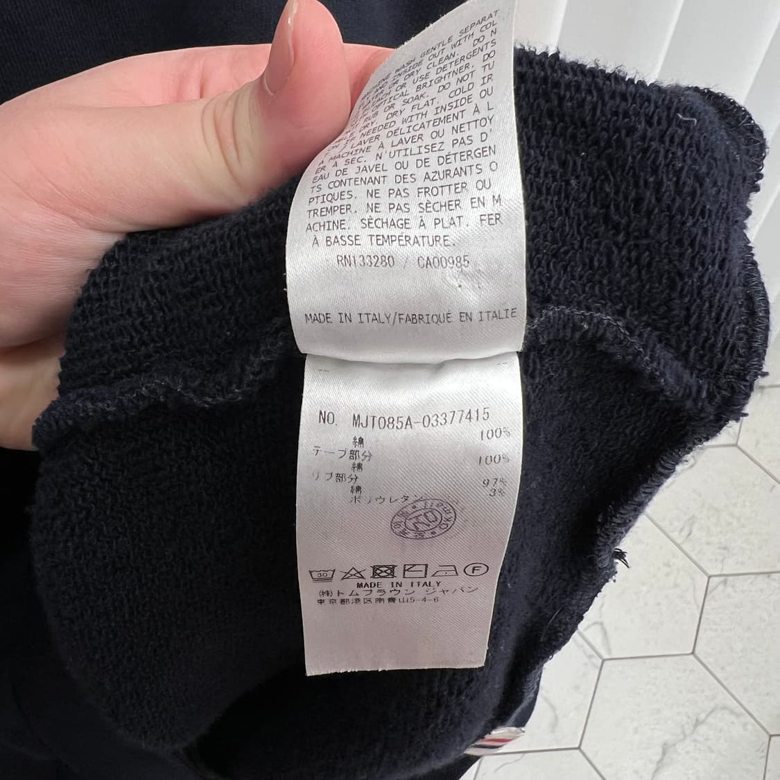 톰브라운 백삼선 맨투맨 네이비 (3) 상품이미지10