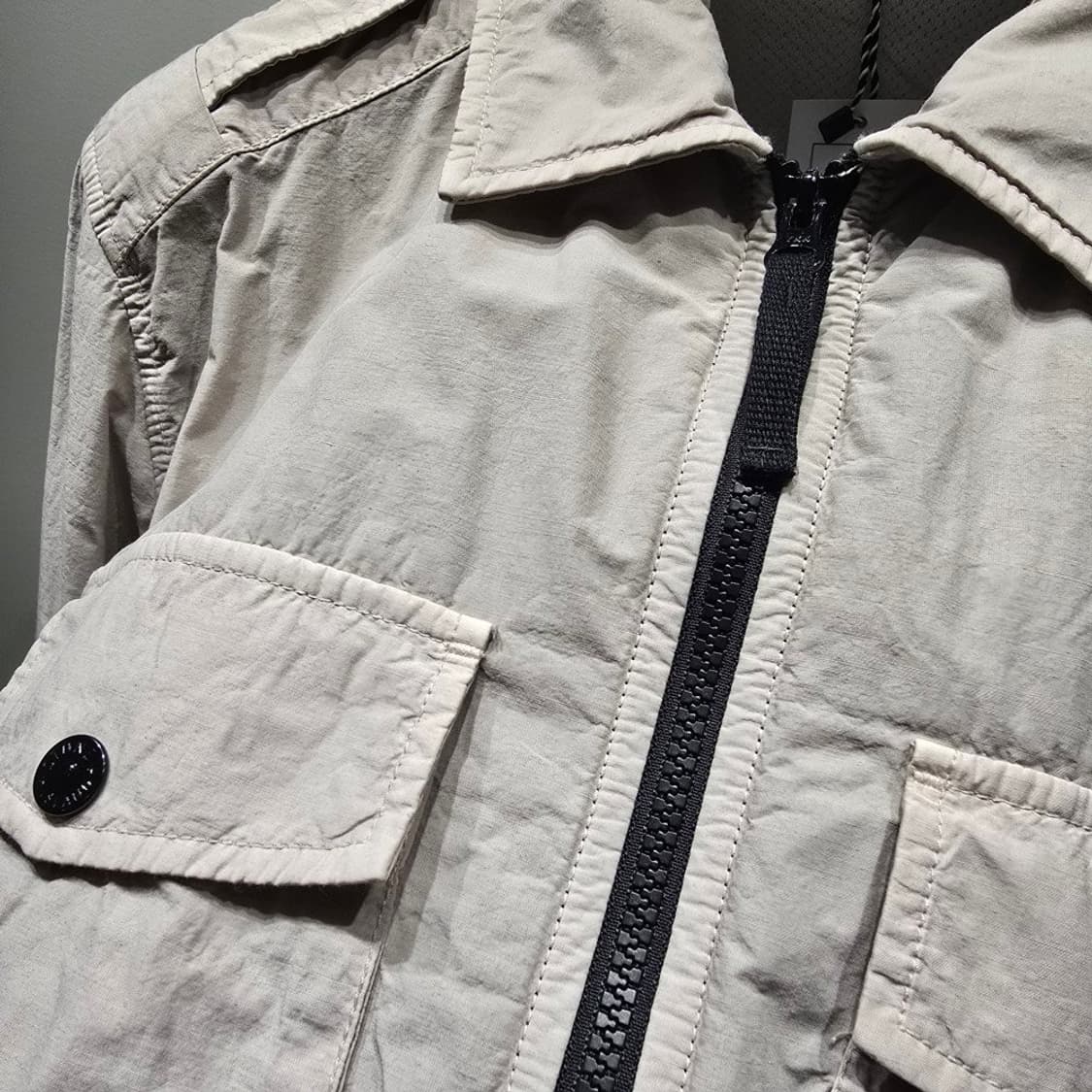 [중고/정품] 스톤 아일랜드 나슬란 라이트 오버셔츠 도브 그레이 L 상품이미지4