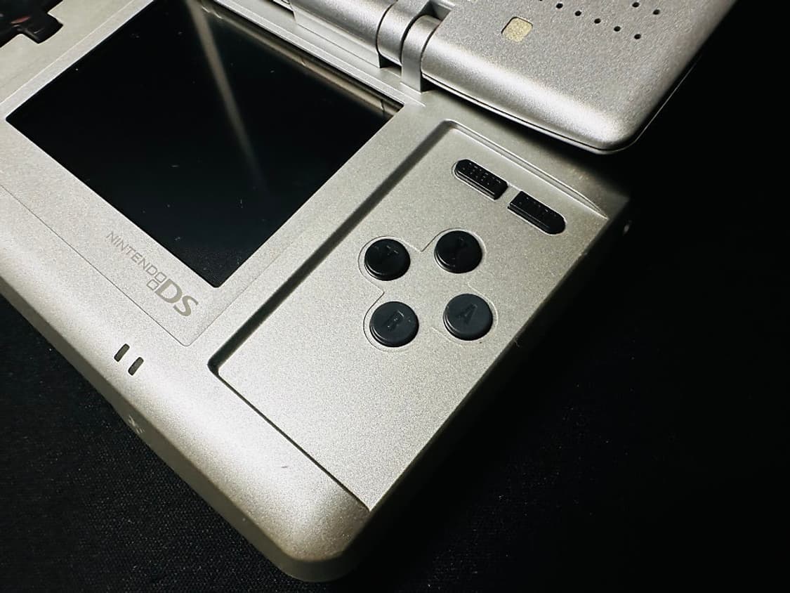 닌텐도 구형 DS 메탈릭 실버 + 충전기, 서비스 곽칩 2개 판매 상품이미지5