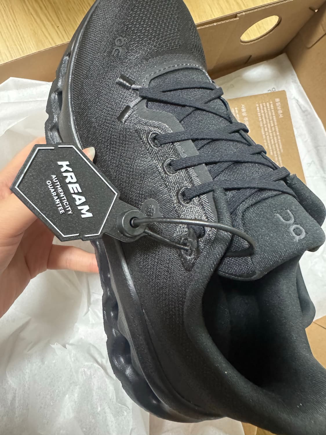 (W) 온 러닝 클라우드틸트 이클립스 블랙 상품이미지3