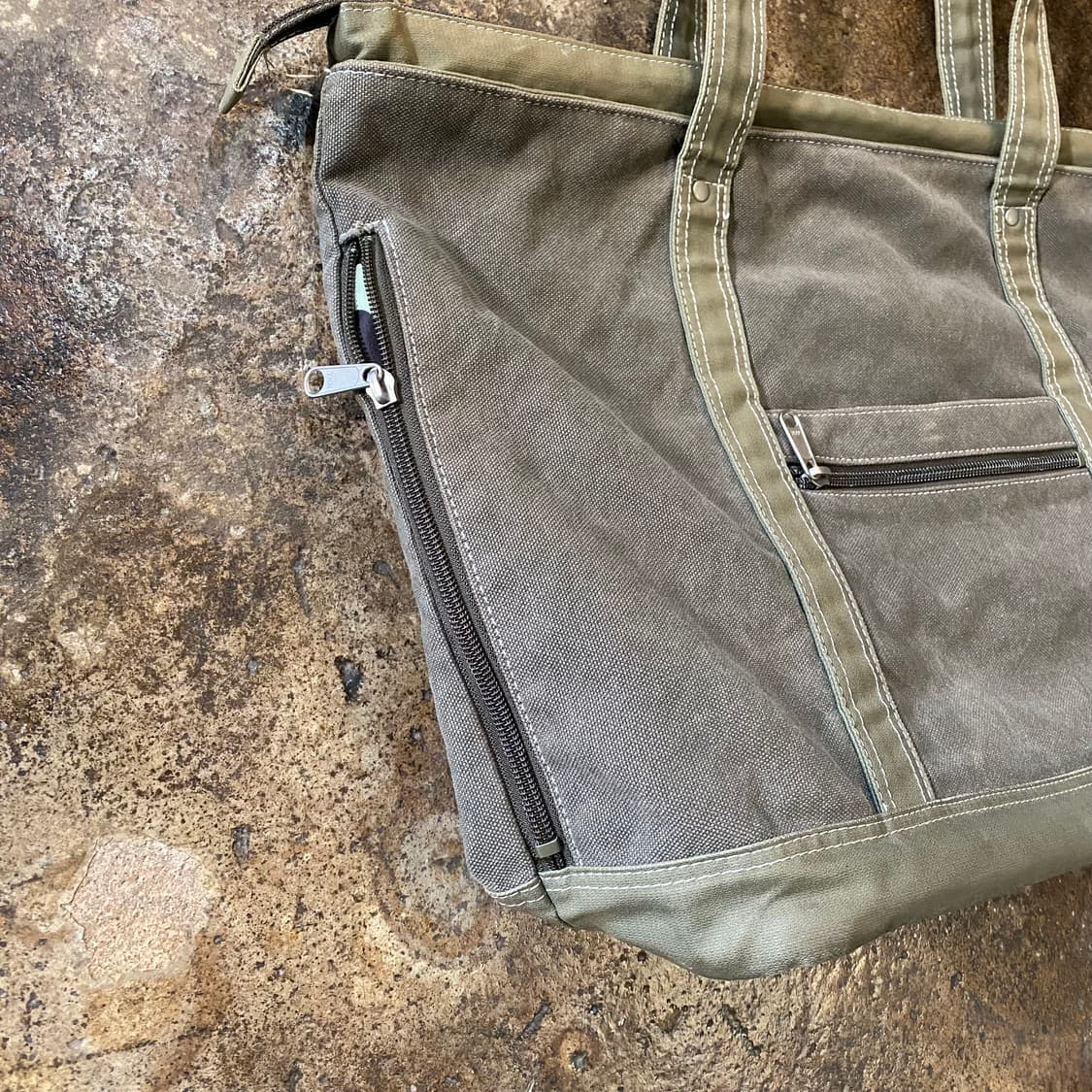 꼼데가르송 카키색 캔버스 토트백 상품이미지3