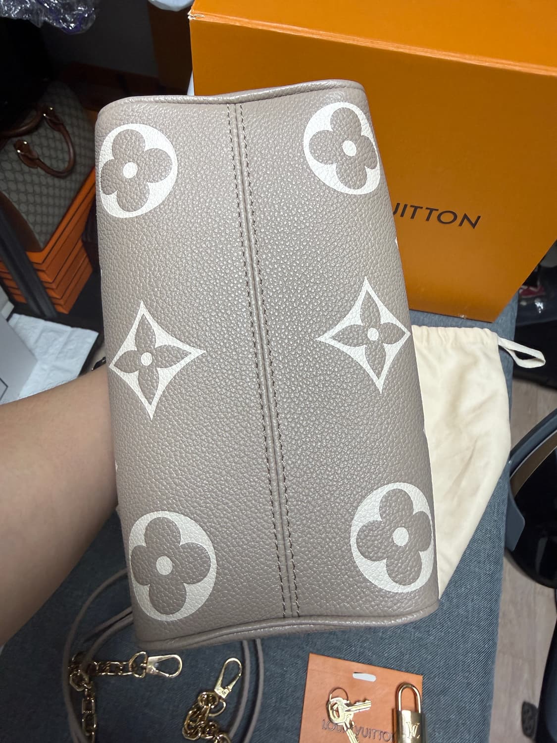 (새상품급)루이비통 스피디 반둘리에 20 내장칩 상품이미지5