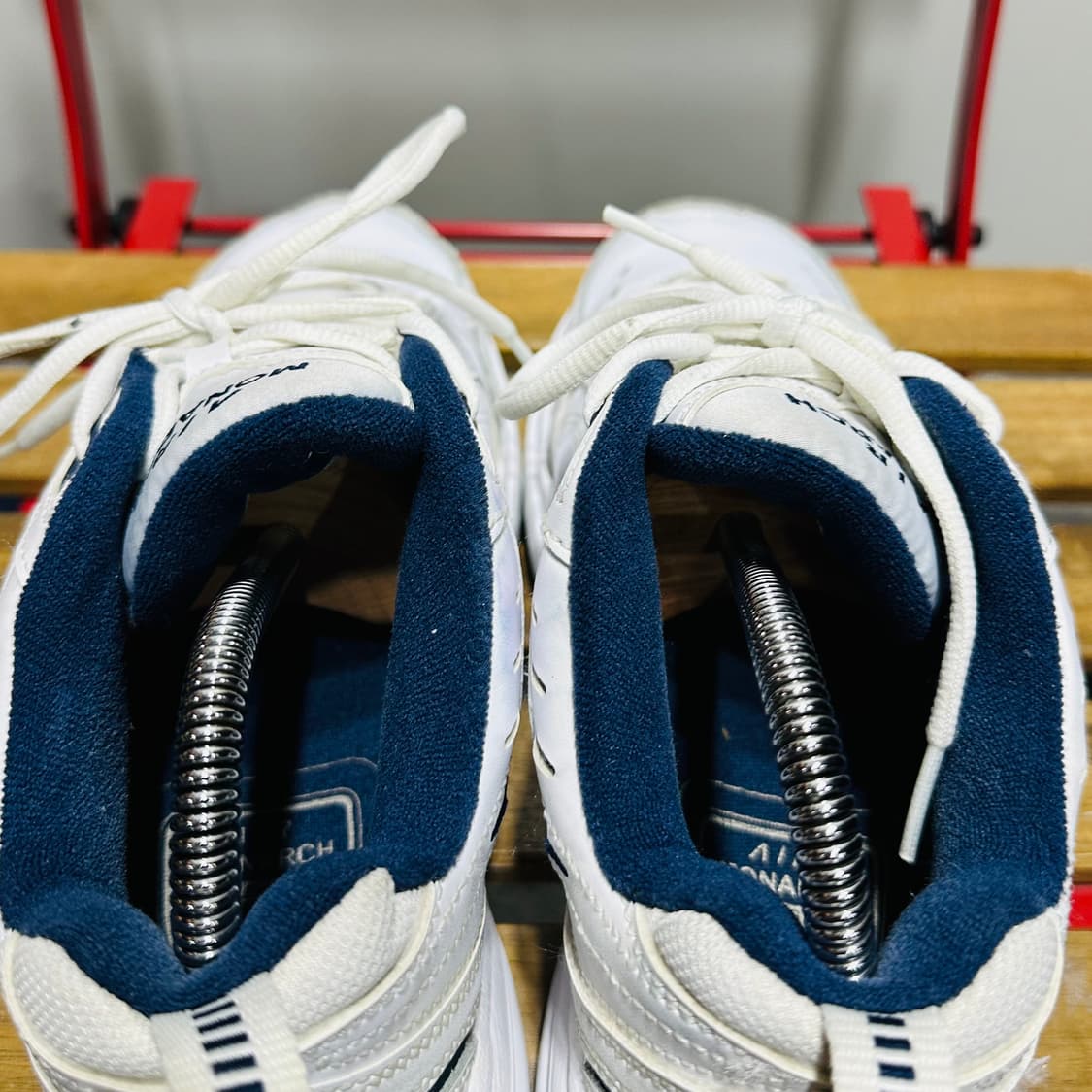 250) 나이키 운동화 남녀 공용 신발 에어모나크 화이트 네이브 상품이미지5