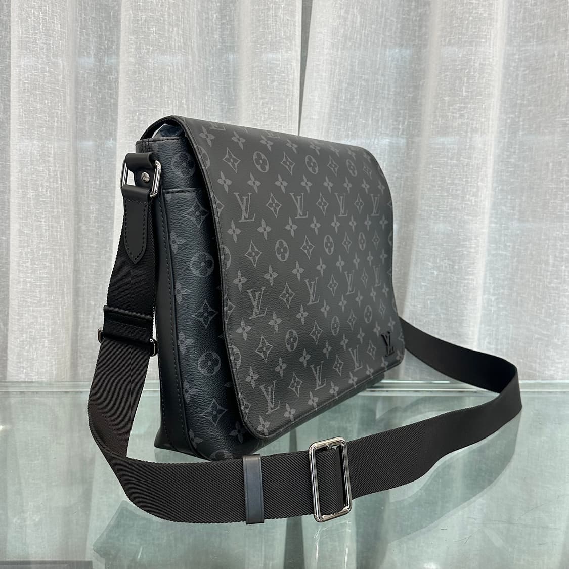 루이비통 이클립스 디스트릭트 메신저 크로스백 상품이미지2