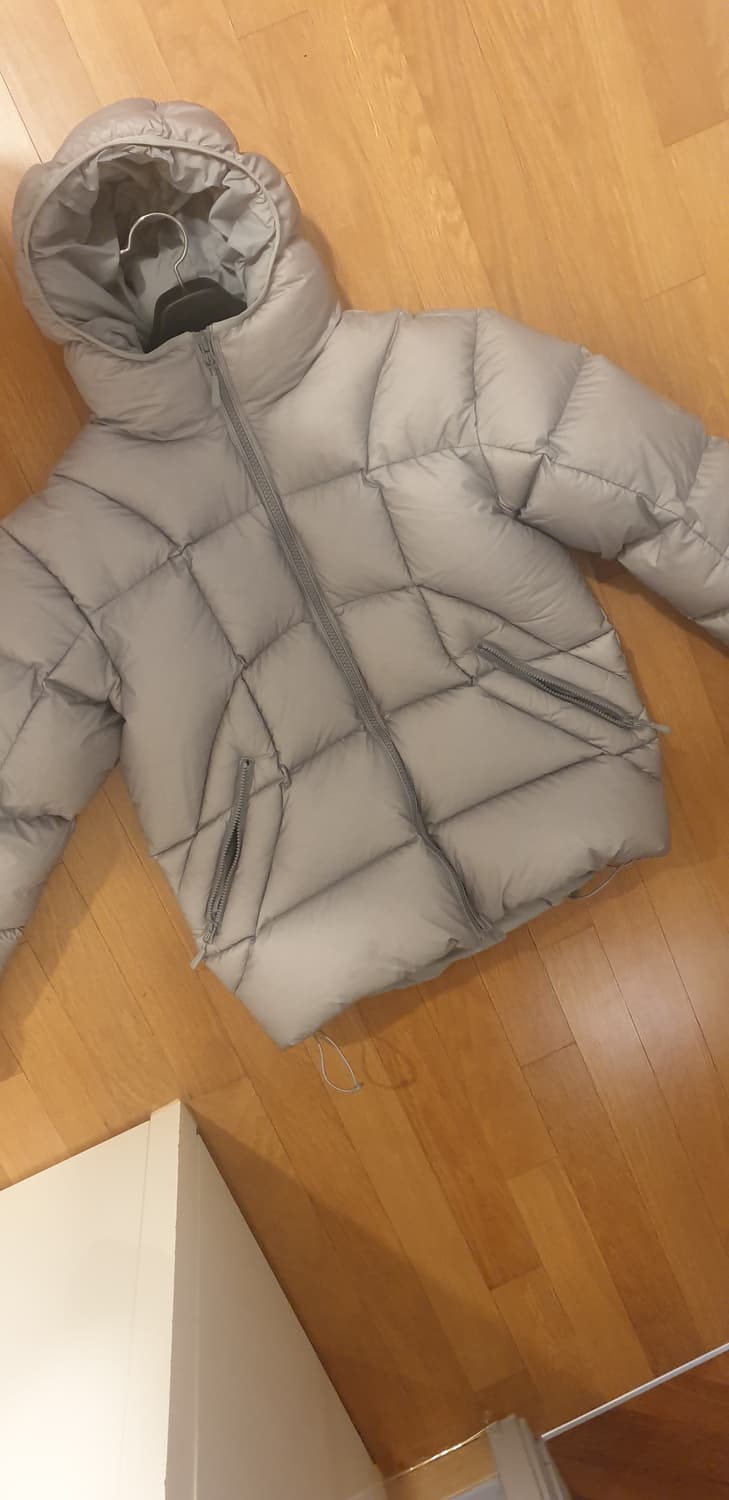 팔라스 22fw 푸퍼 팝니다 상품이미지1