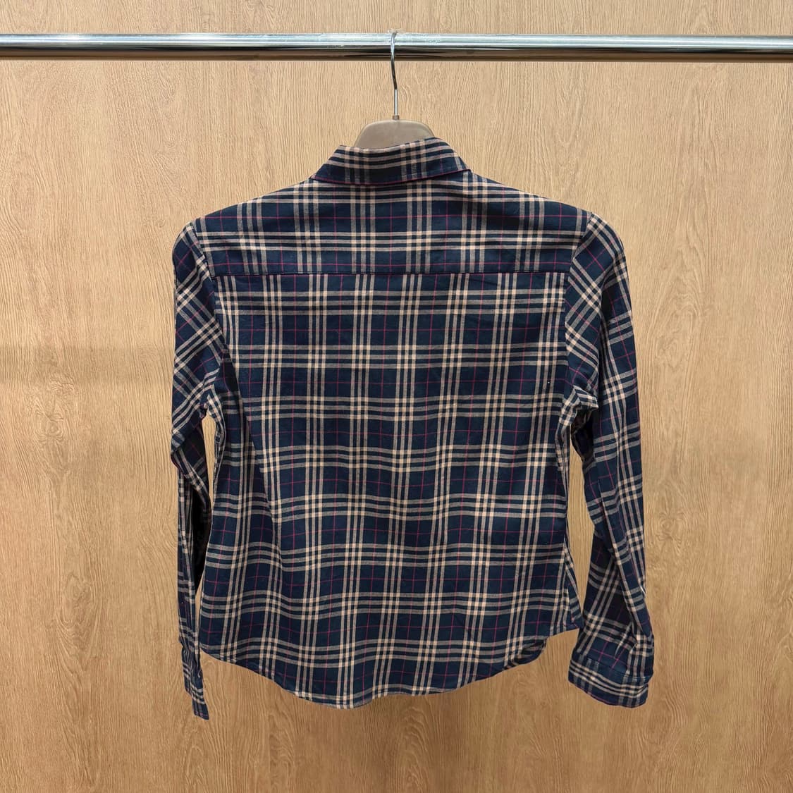 버버리 런던 코튼 긴팔 체크 셔츠 로고 자수 디테일 슬림핏 네이비 상품이미지3