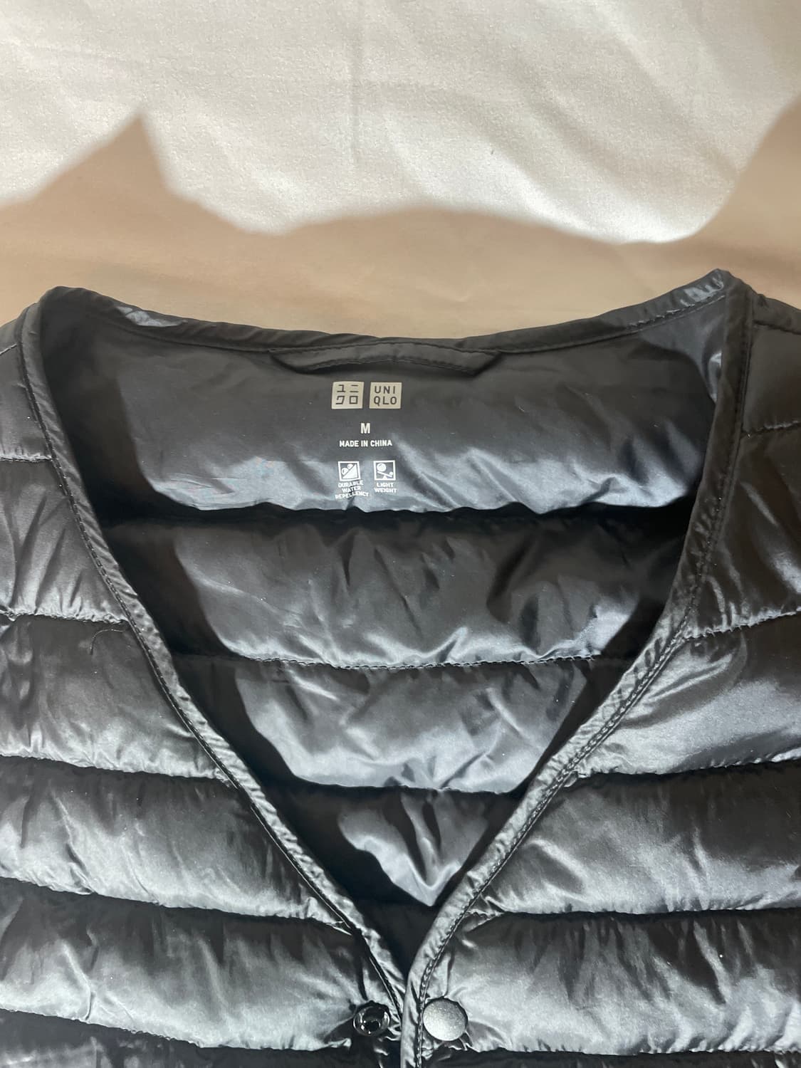 유니클로 라이트 다운 패딩 조끼 M 블랙 상품이미지2