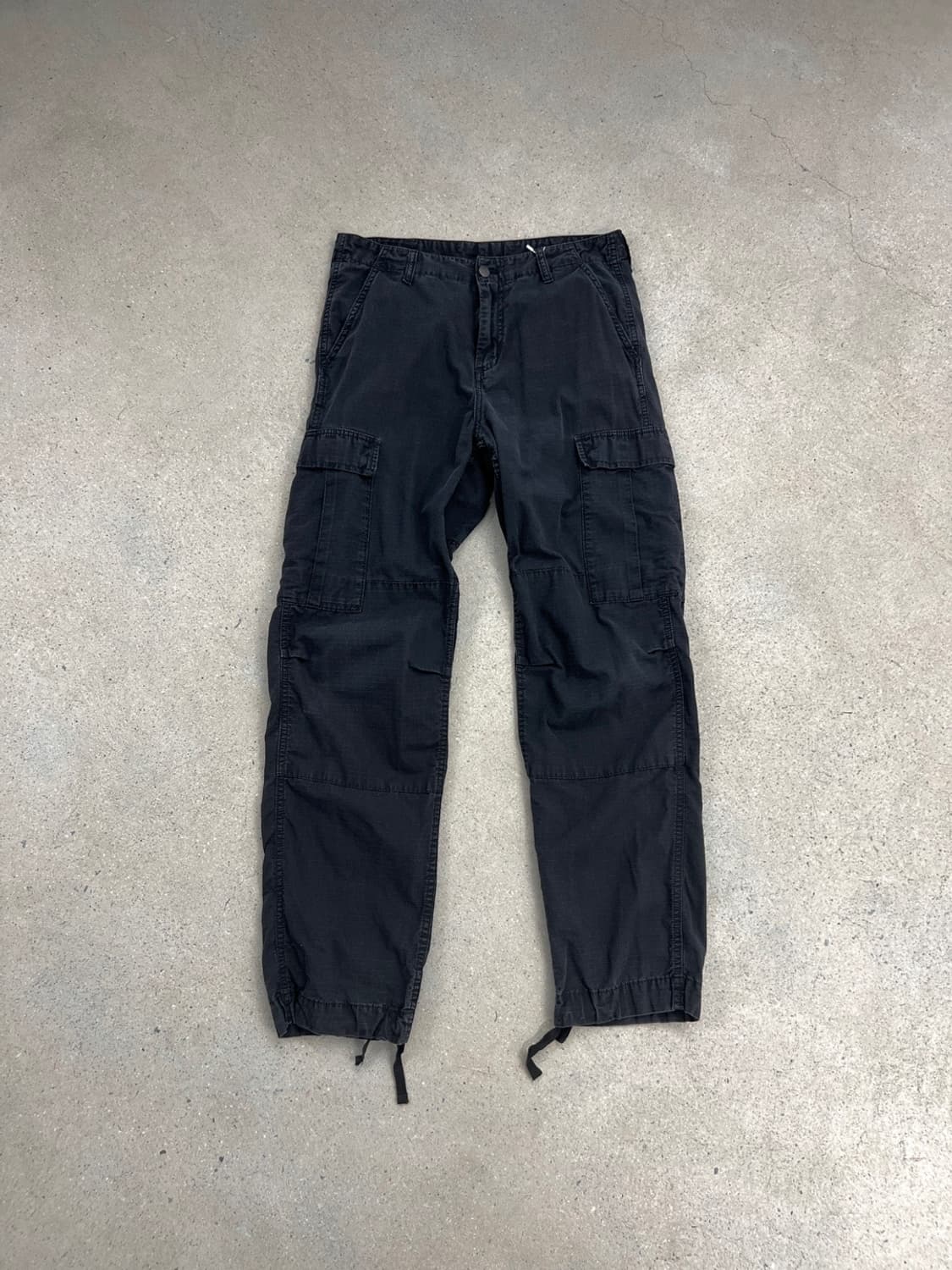 칼하트 WIP 블랙 레귤러 카고 팬츠 상품이미지4